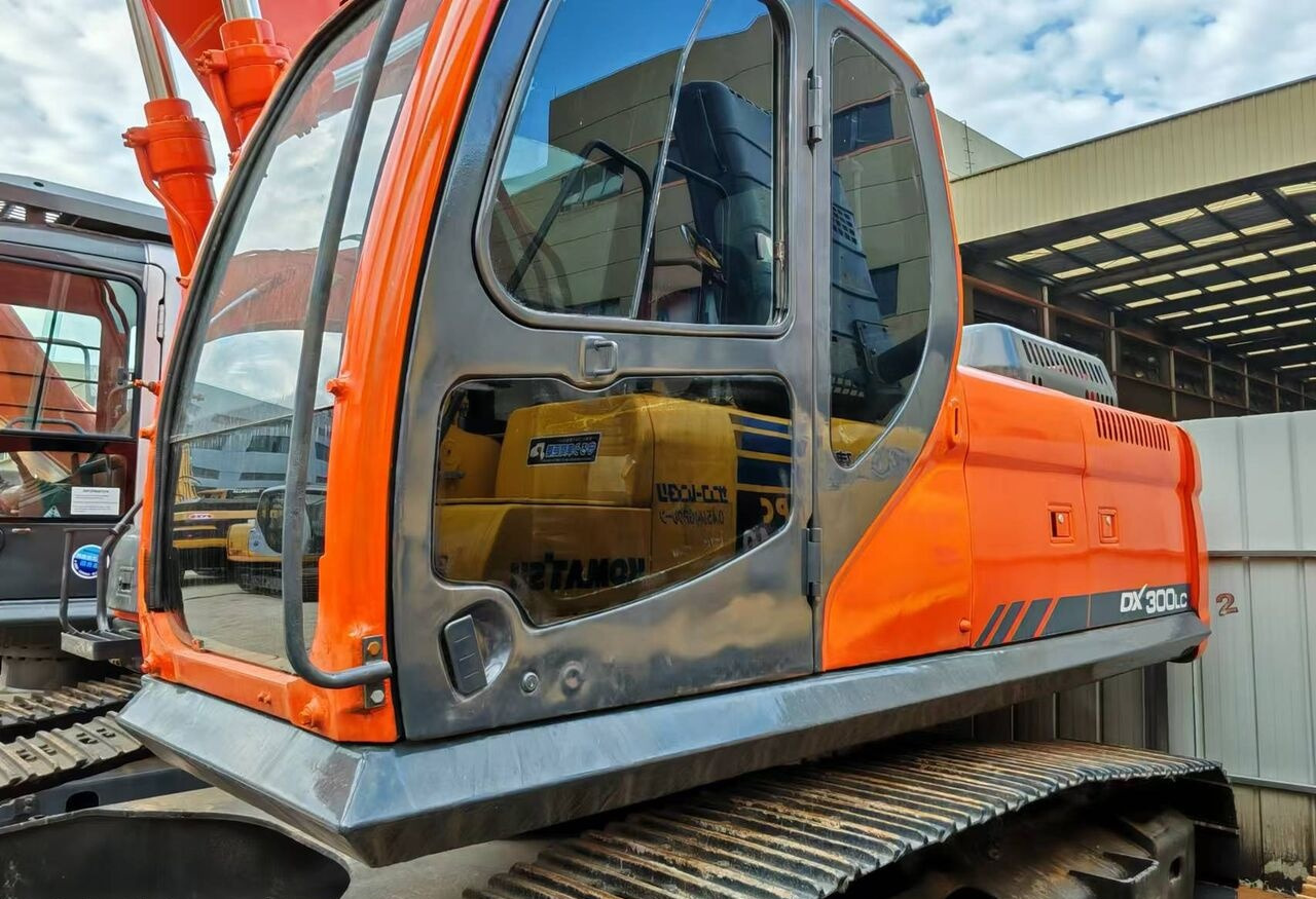 Doosan DX300LC - Máy xúc bánh xích: hình 1 Doosan DX300LC - Máy xúc bánh xích: hình 1