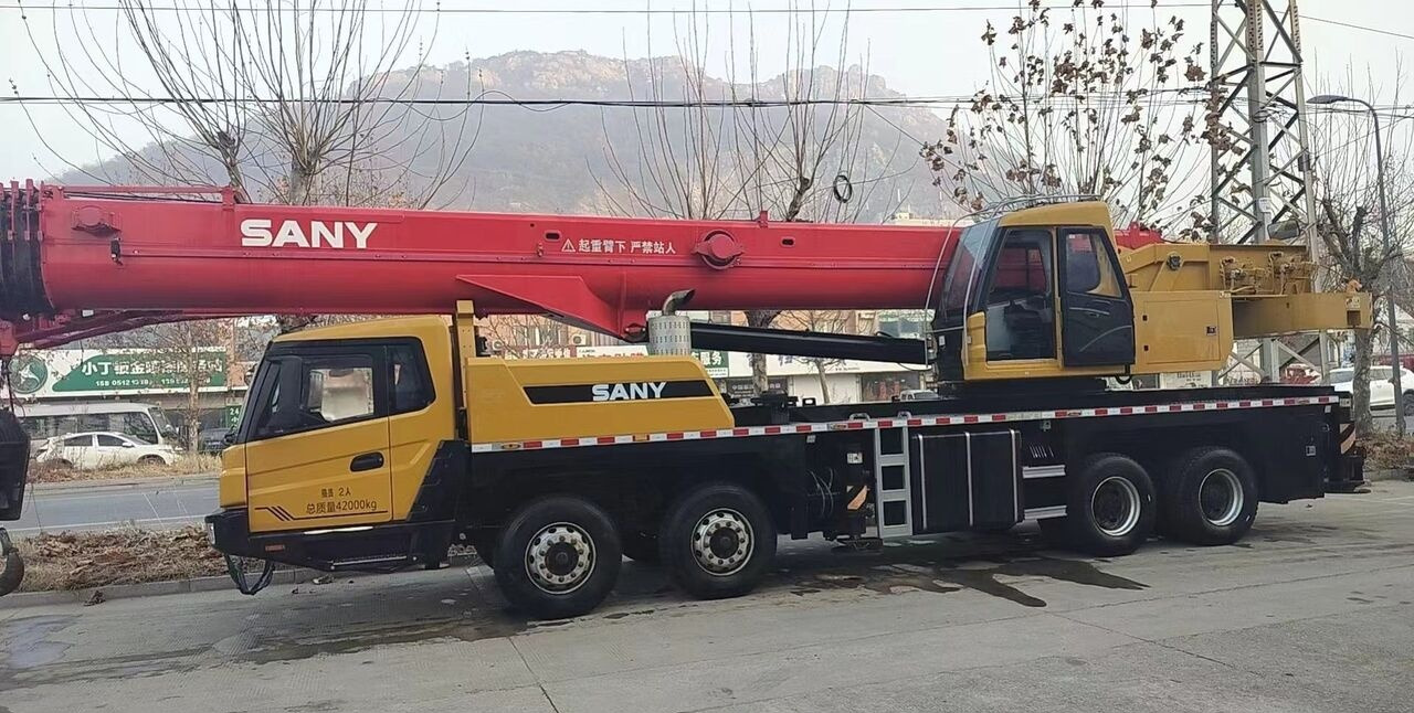 Sany STC500 - Cẩu bánh lốp: hình 1 Sany STC500 - Cẩu bánh lốp: hình 1