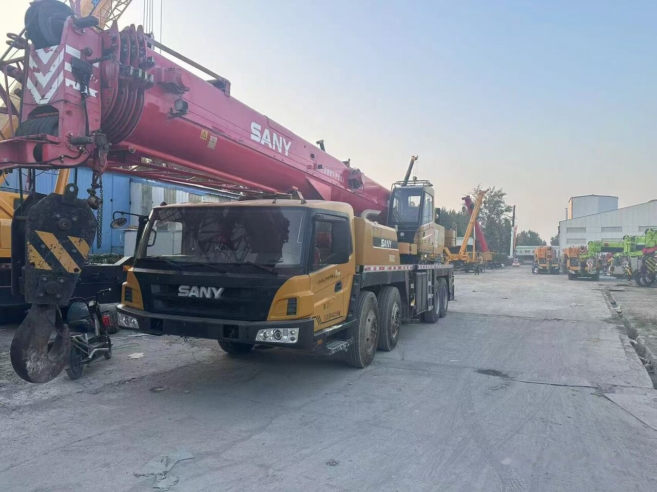 Sany STC550 STC500 STC1000 STC800 QY50KC - Cẩu bánh lốp: hình 2 Sany STC550 STC500 STC1000 STC800 QY50KC - Cẩu bánh lốp: hình 2