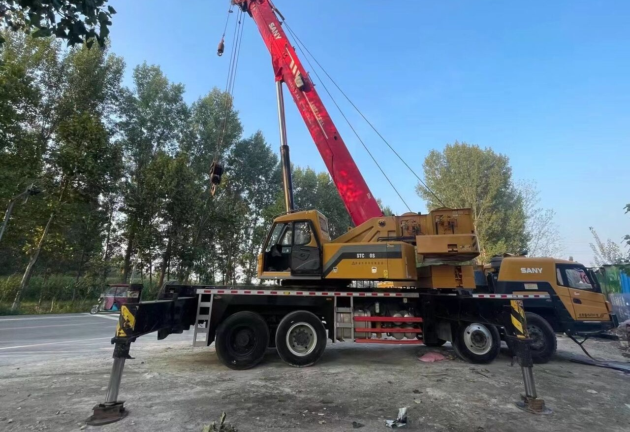 Sany STC800 - Cẩu bánh lốp: hình 5 Sany STC800 - Cẩu bánh lốp: hình 5