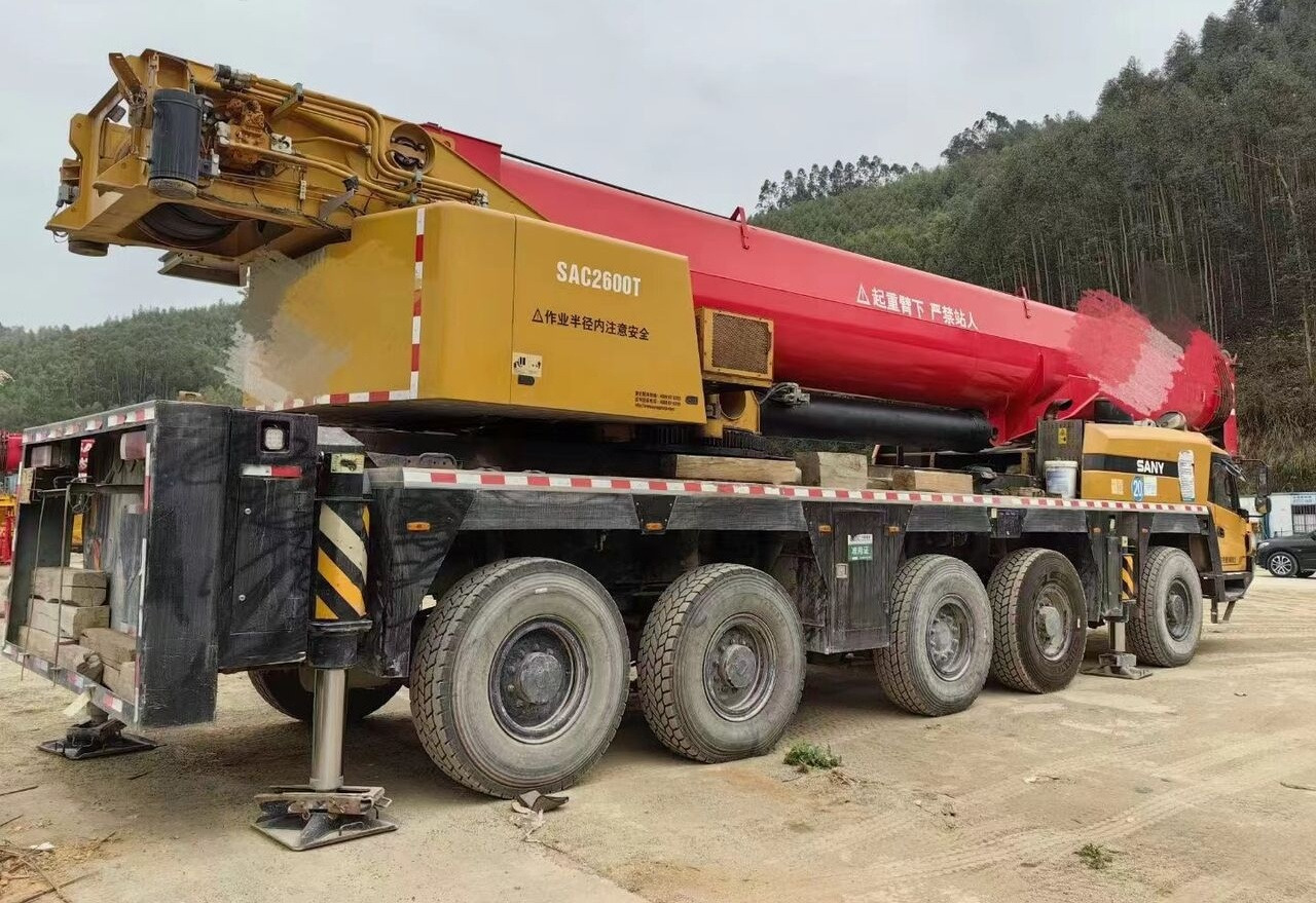 Sany - Cẩu bánh lốp: hình 1 Sany - Cẩu bánh lốp: hình 1