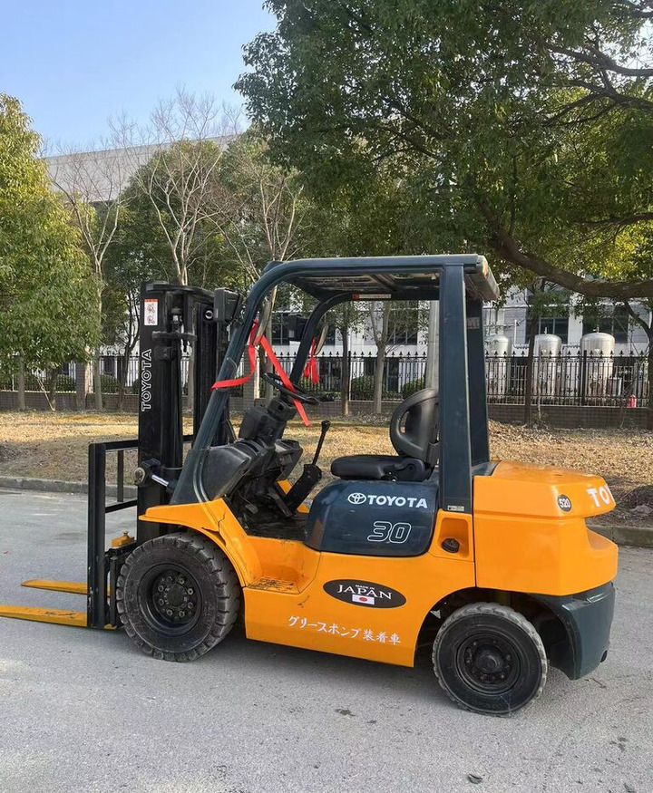 Toyota Made in Japan 7FD30 3ton 5ton 7FD50 for sale - Xe nâng diesel: hình 2 Toyota Made in Japan 7FD30 3ton 5ton 7FD50 for sale - Xe nâng diesel: hình 2