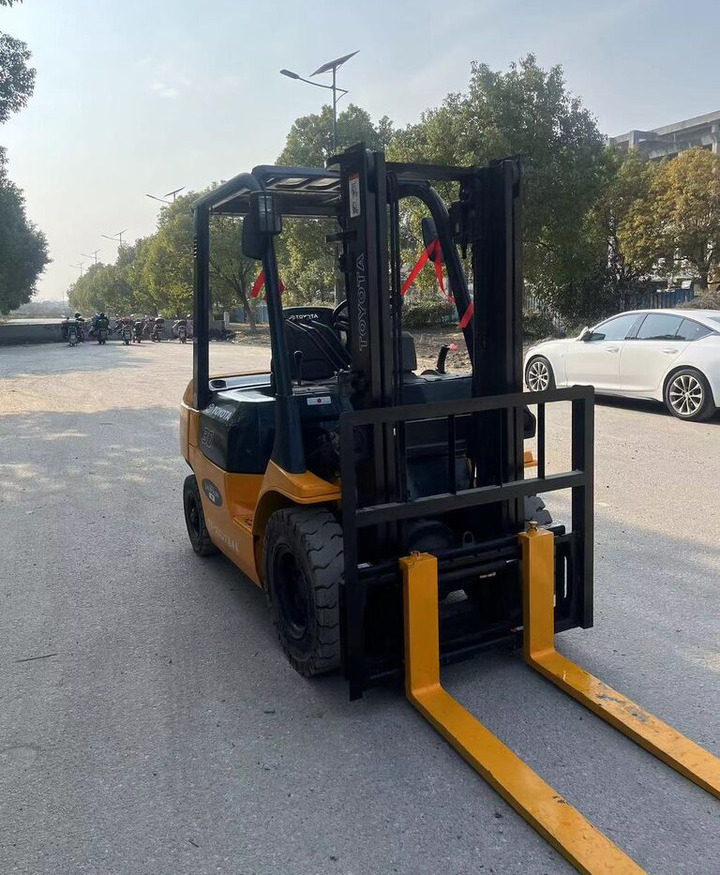 Toyota Made in Japan 7FD30 3ton 5ton 7FD50 for sale - Xe nâng diesel: hình 4 Toyota Made in Japan 7FD30 3ton 5ton 7FD50 for sale - Xe nâng diesel: hình 4