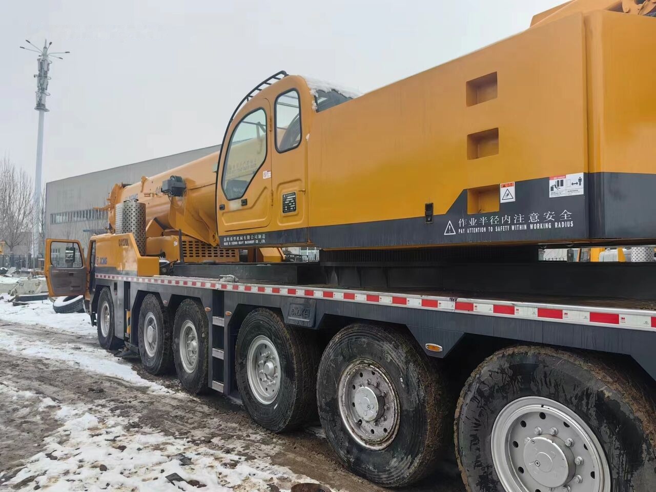 XCMG QAY200H 25t 35t 50t 55t 70t 80t 100t - Cẩu bánh lốp: hình 4 XCMG QAY200H 25t 35t 50t 55t 70t 80t 100t - Cẩu bánh lốp: hình 4