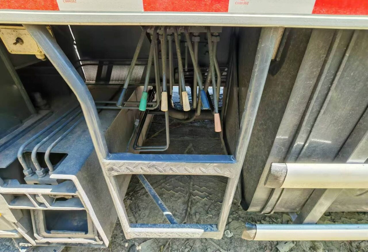 XCMG QY55KC 25ton 50ton 55ton 70ton 100 ton 130ton - Cẩu bánh lốp: hình 3 XCMG QY55KC 25ton 50ton 55ton 70ton 100 ton 130ton - Cẩu bánh lốp: hình 3