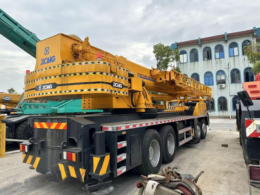 XCMG QY70KC QY75KC QY75K 70T 75 80t 70ton 75ton 80ton - Cẩu bánh lốp: hình 5 XCMG QY70KC QY75KC QY75K 70T 75 80t 70ton 75ton 80ton - Cẩu bánh lốp: hình 5
