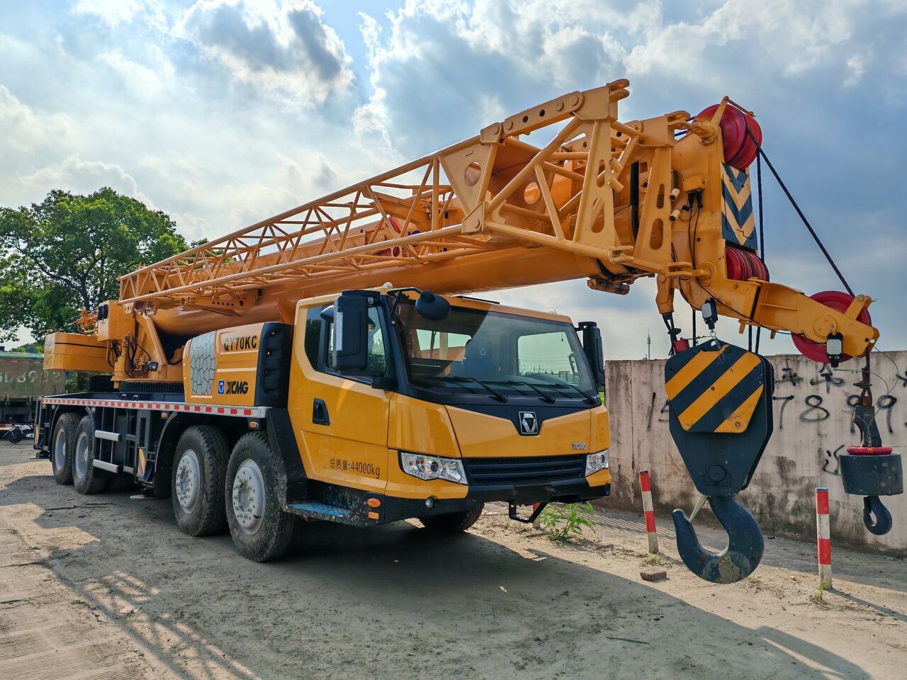 XCMG QY70KC - Cẩu bánh lốp: hình 2 XCMG QY70KC - Cẩu bánh lốp: hình 2