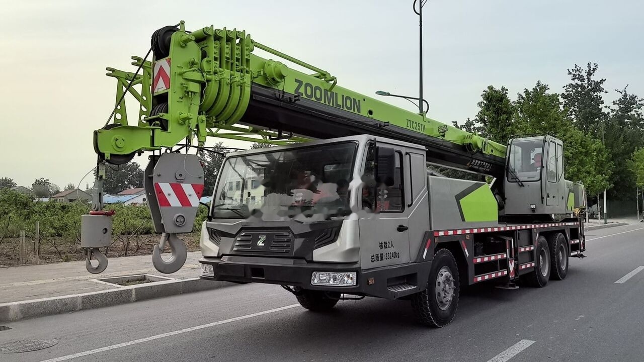 Zoomlion ZTC251V ZTC251V ZTC350 ZTV500 ZTC750 25T 25ton 35ton 50ton - Cẩu bánh lốp: hình 3 Zoomlion ZTC251V ZTC251V ZTC350 ZTV500 ZTC750 25T 25ton 35ton 50ton - Cẩu bánh lốp: hình 3
