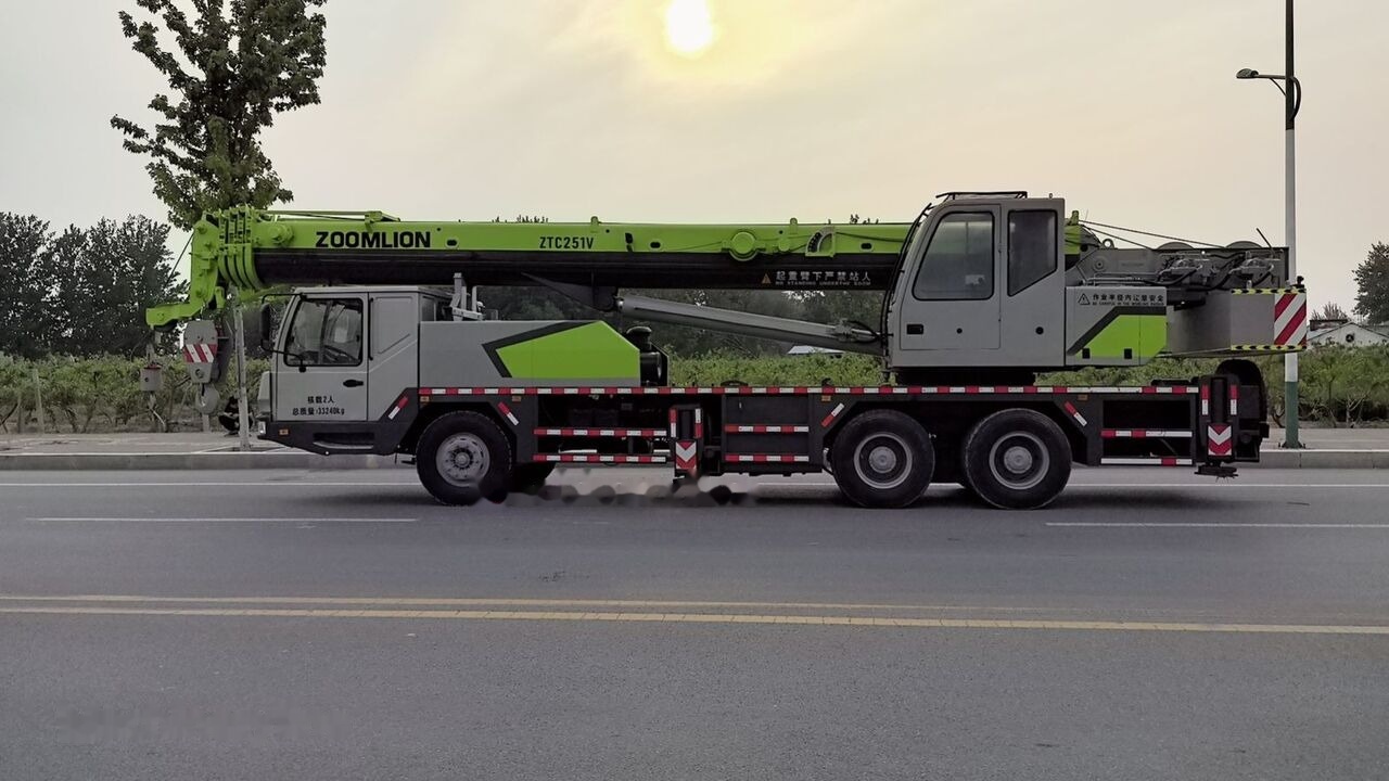 Zoomlion ZTC251V ZTC251V ZTC350 ZTV500 ZTC750 25T 25ton 35ton 50ton - Cẩu bánh lốp: hình 1 Zoomlion ZTC251V ZTC251V ZTC350 ZTV500 ZTC750 25T 25ton 35ton 50ton - Cẩu bánh lốp: hình 1