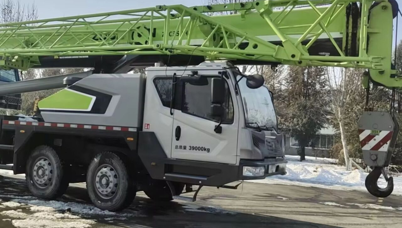 Zoomlion ZTC350 ZTC250 ZTC550 ZTC1000 - Cẩu bánh lốp: hình 5 Zoomlion ZTC350 ZTC250 ZTC550 ZTC1000 - Cẩu bánh lốp: hình 5