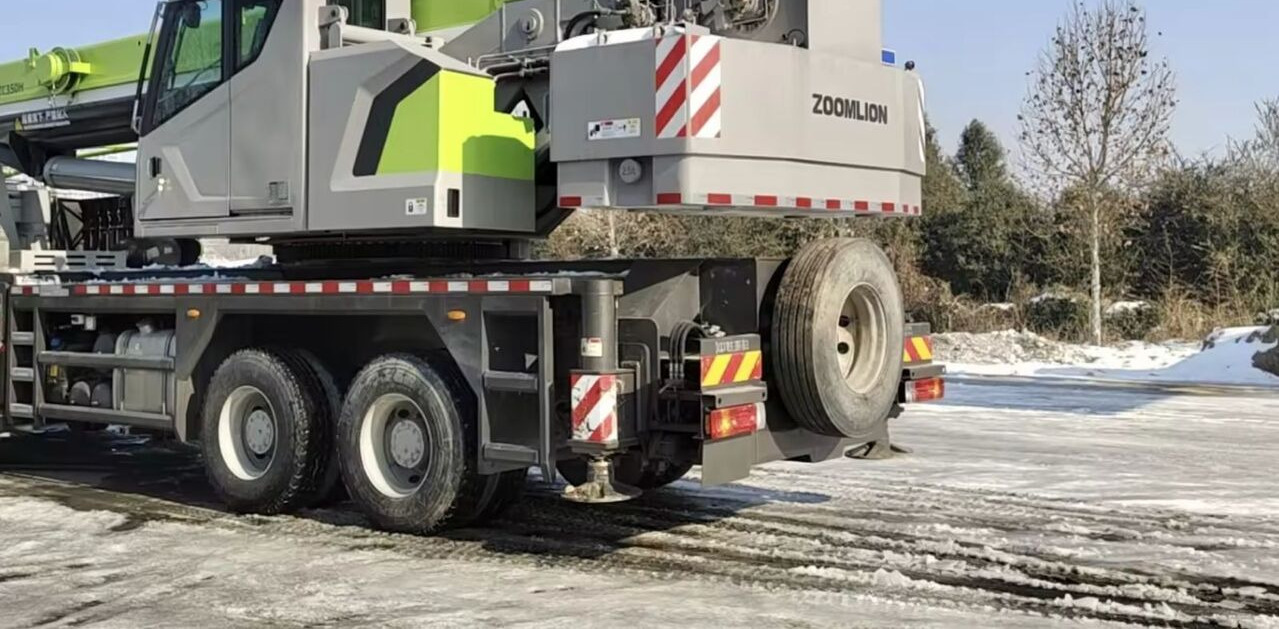 Zoomlion ZTC350 ZTC250 ZTC550 ZTC1000 - Cẩu bánh lốp: hình 4 Zoomlion ZTC350 ZTC250 ZTC550 ZTC1000 - Cẩu bánh lốp: hình 4