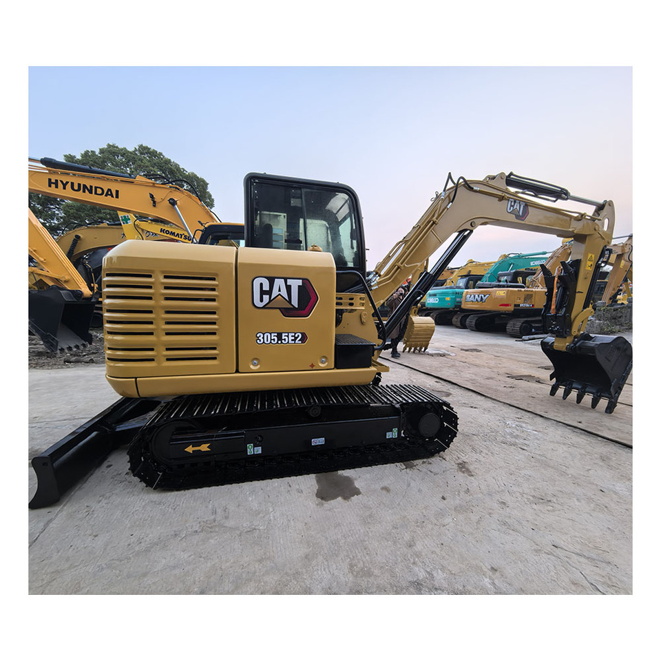 CAT 305.5E2 Excavator - Máy xúc bánh xích: hình 1 CAT 305.5E2 Excavator - Máy xúc bánh xích: hình 1