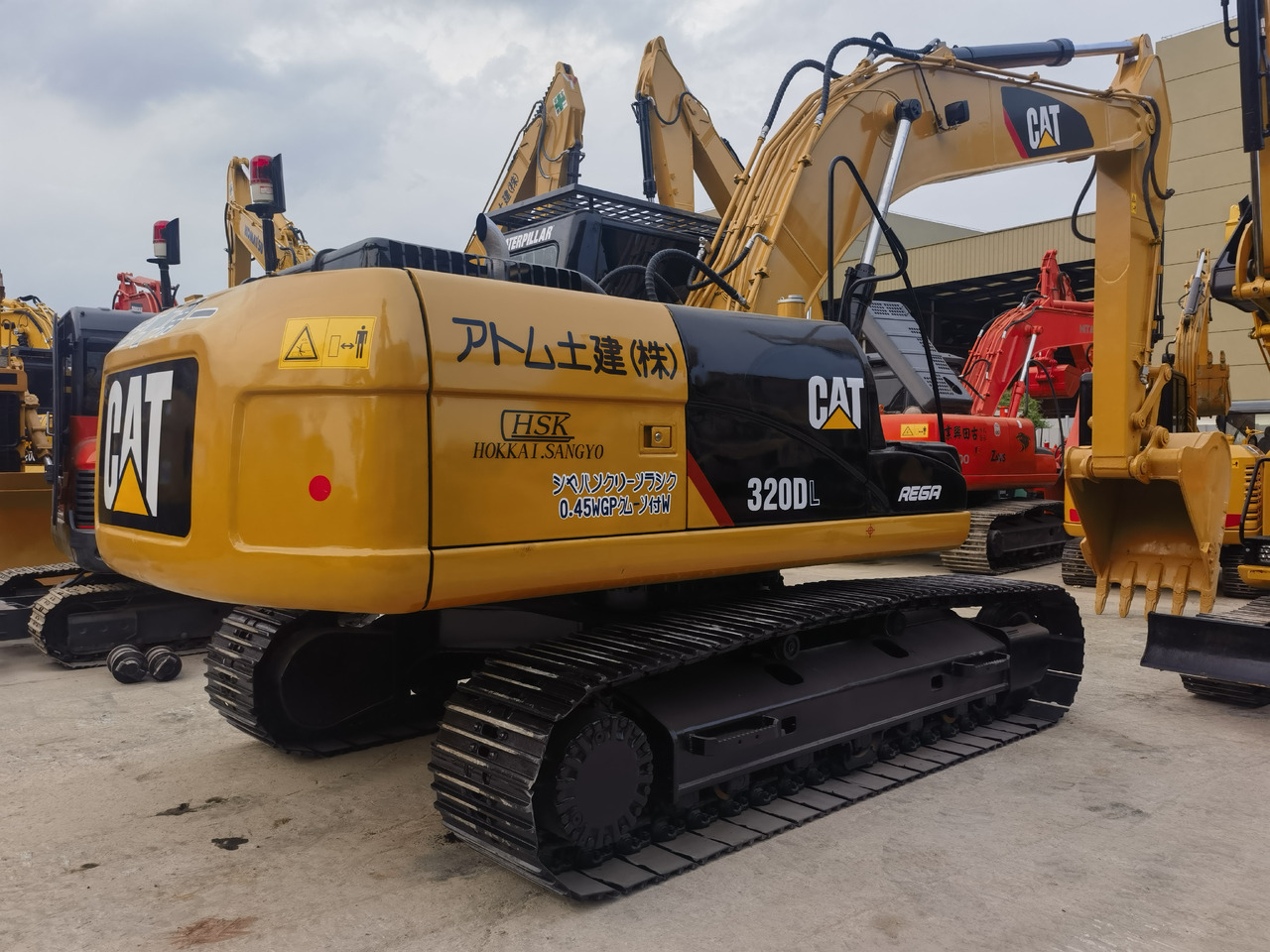 CAT 320DL Excavator - Máy xúc bánh xích: hình 1 CAT 320DL Excavator - Máy xúc bánh xích: hình 1