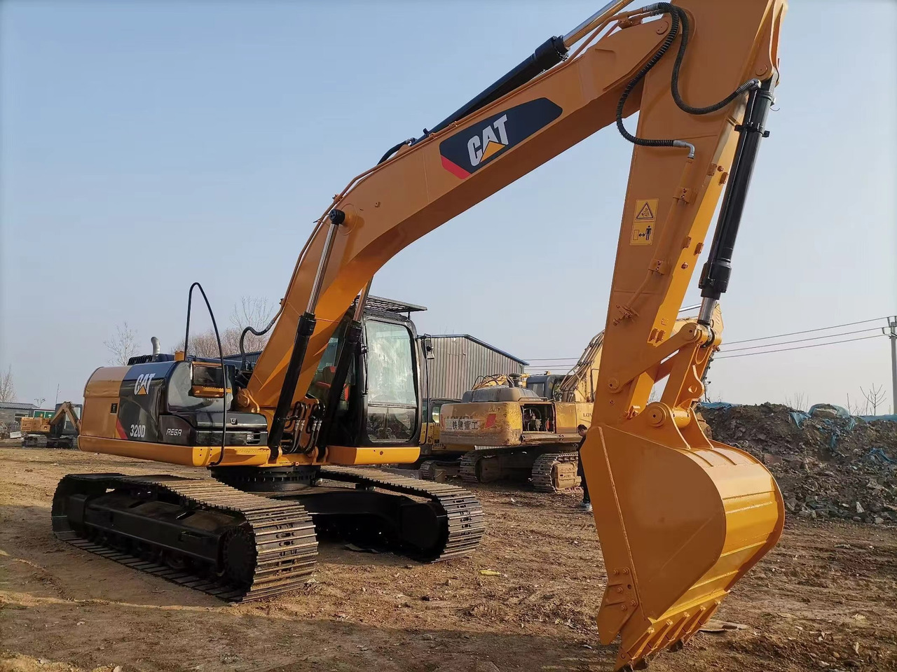 CAT 320DL used excavator - Máy xúc bánh xích: hình 2 CAT 320DL used excavator - Máy xúc bánh xích: hình 2