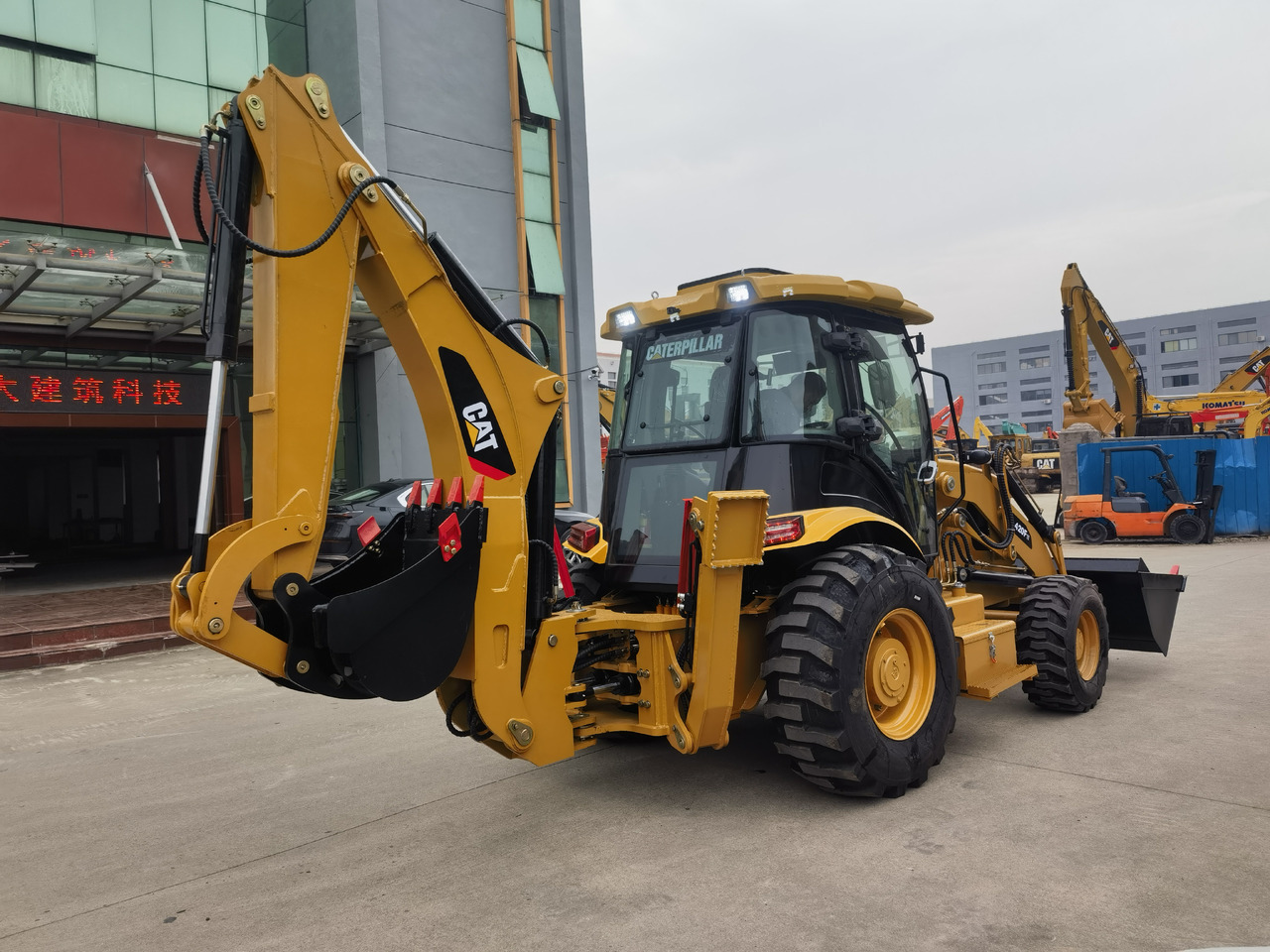 CAT 420F Backhoe Loader - Máy xúc trước múc sau: hình 1 CAT 420F Backhoe Loader - Máy xúc trước múc sau: hình 1