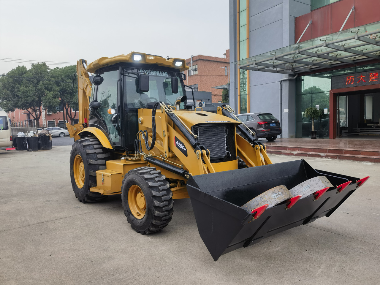 CAT 420F Backhoe Loader - Máy xúc trước múc sau: hình 3 CAT 420F Backhoe Loader - Máy xúc trước múc sau: hình 3