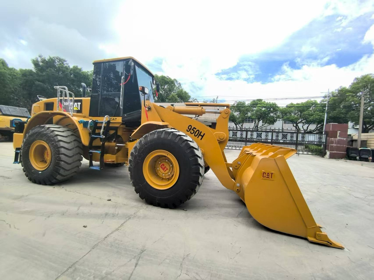 CAT 950H Loader - Máy xúc lật bánh lốp: hình 1 CAT 950H Loader - Máy xúc lật bánh lốp: hình 1