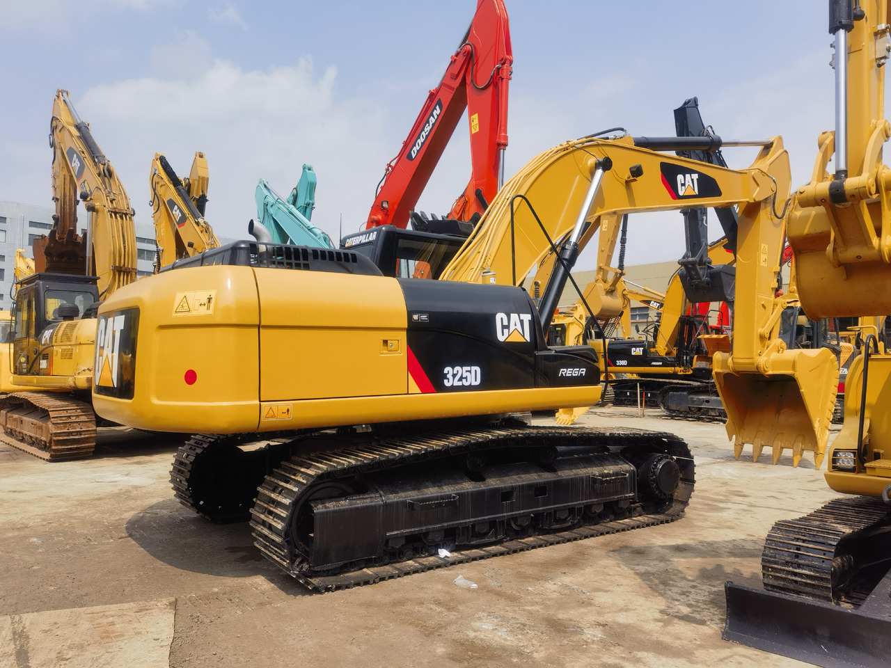 CATERPILLAR CAT 325D Excavator - Máy xúc bánh xích: hình 3 CATERPILLAR CAT 325D Excavator - Máy xúc bánh xích: hình 3