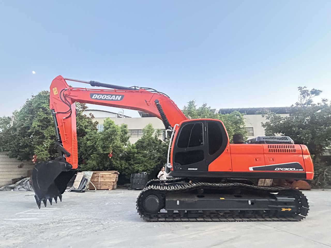 Doosan DX300LC Crawler Excavator - Máy xúc bánh xích: hình 3 Doosan DX300LC Crawler Excavator - Máy xúc bánh xích: hình 3