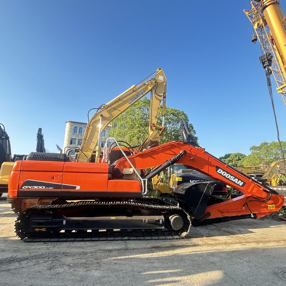 Doosan DX300LC Crawler Excavator - Máy xúc bánh xích: hình 1 Doosan DX300LC Crawler Excavator - Máy xúc bánh xích: hình 1