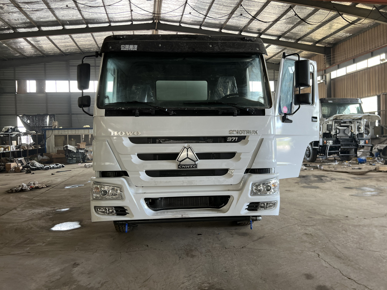 HOWO HOWO water tanker truck - Xe bồn: hình 2 HOWO HOWO water tanker truck - Xe bồn: hình 2