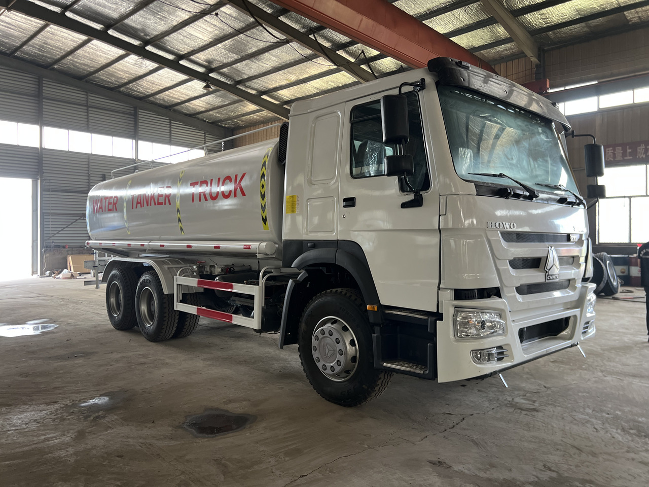 HOWO HOWO water tanker truck - Xe bồn: hình 1 HOWO HOWO water tanker truck - Xe bồn: hình 1
