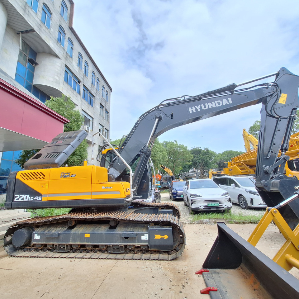 Hyundai 220LC-9S Excavator - Máy xúc bánh xích: hình 1 Hyundai 220LC-9S Excavator - Máy xúc bánh xích: hình 1