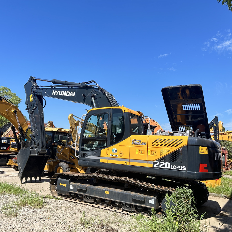 Hyundai 220LC-9S Excavator - Máy xúc bánh xích: hình 3 Hyundai 220LC-9S Excavator - Máy xúc bánh xích: hình 3