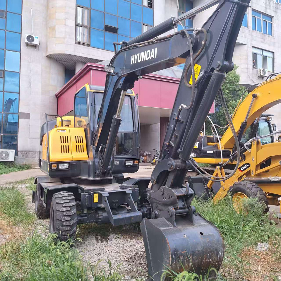Hyundai HW60 excavator - Máy xúc bánh lốp: hình 1 Hyundai HW60 excavator - Máy xúc bánh lốp: hình 1