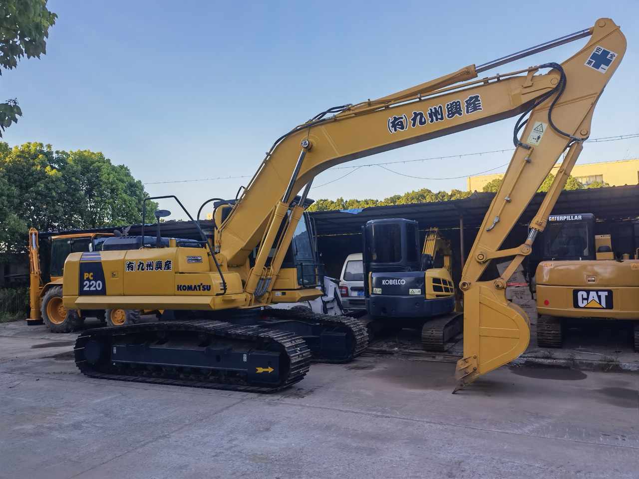 Komatsu PC 220-8 Excavator - Máy xúc bánh xích: hình 1 Komatsu PC 220-8 Excavator - Máy xúc bánh xích: hình 1
