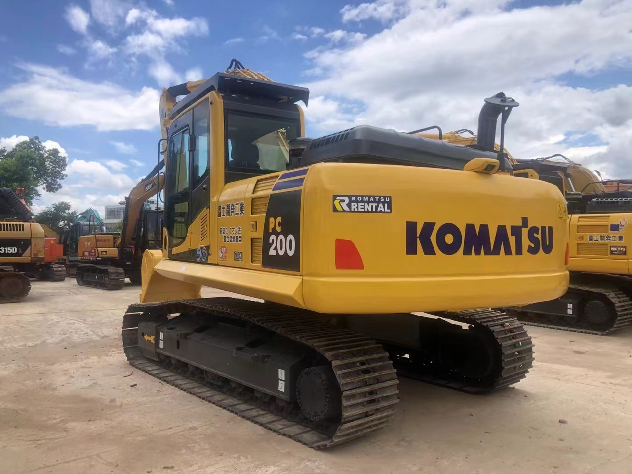 Komatsu PC200-8 Excavator - Máy xúc bánh xích: hình 1 Komatsu PC200-8 Excavator - Máy xúc bánh xích: hình 1