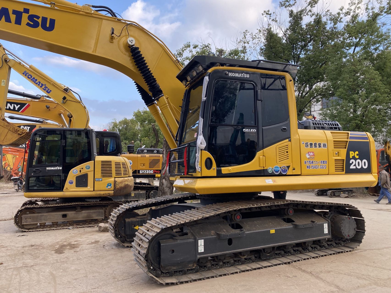 Komatsu PC200-8 Excavator - Máy xúc bánh xích: hình 3 Komatsu PC200-8 Excavator - Máy xúc bánh xích: hình 3
