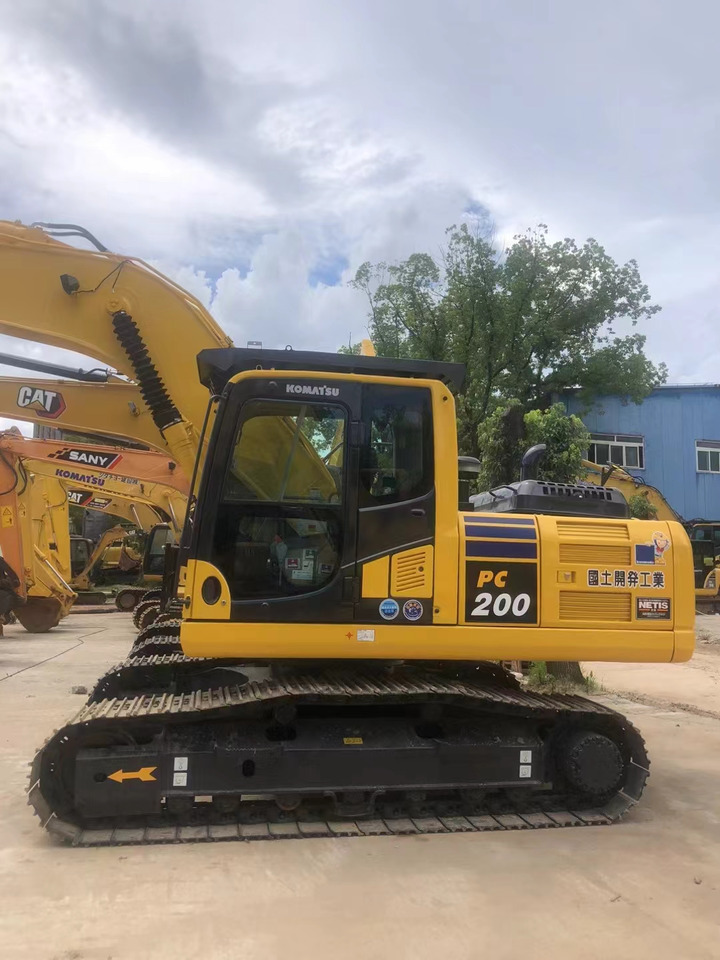 Komatsu PC200-8 Excavator - Máy xúc bánh xích: hình 1 Komatsu PC200-8 Excavator - Máy xúc bánh xích: hình 1