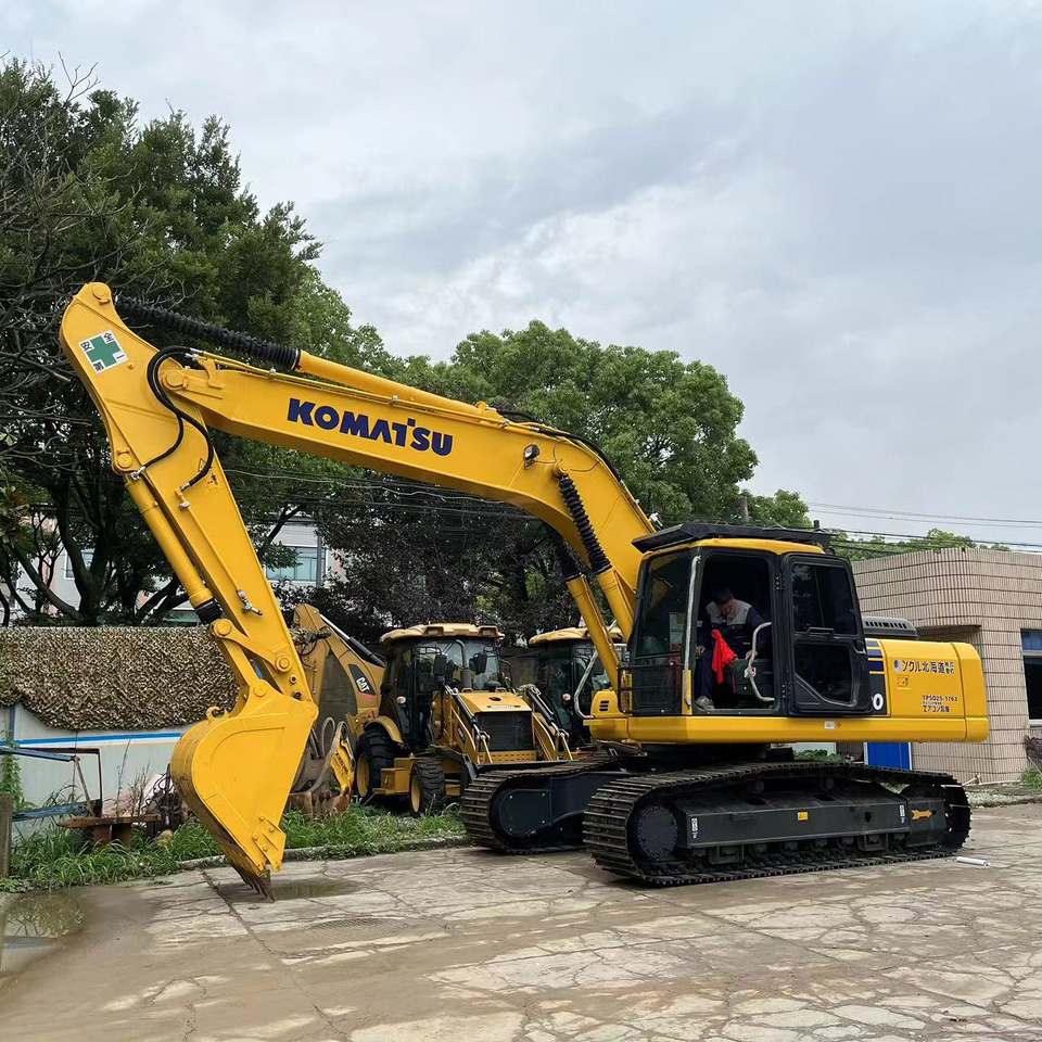 Komatsu PC220-8 Excavator - Máy xúc bánh xích: hình 3 Komatsu PC220-8 Excavator - Máy xúc bánh xích: hình 3