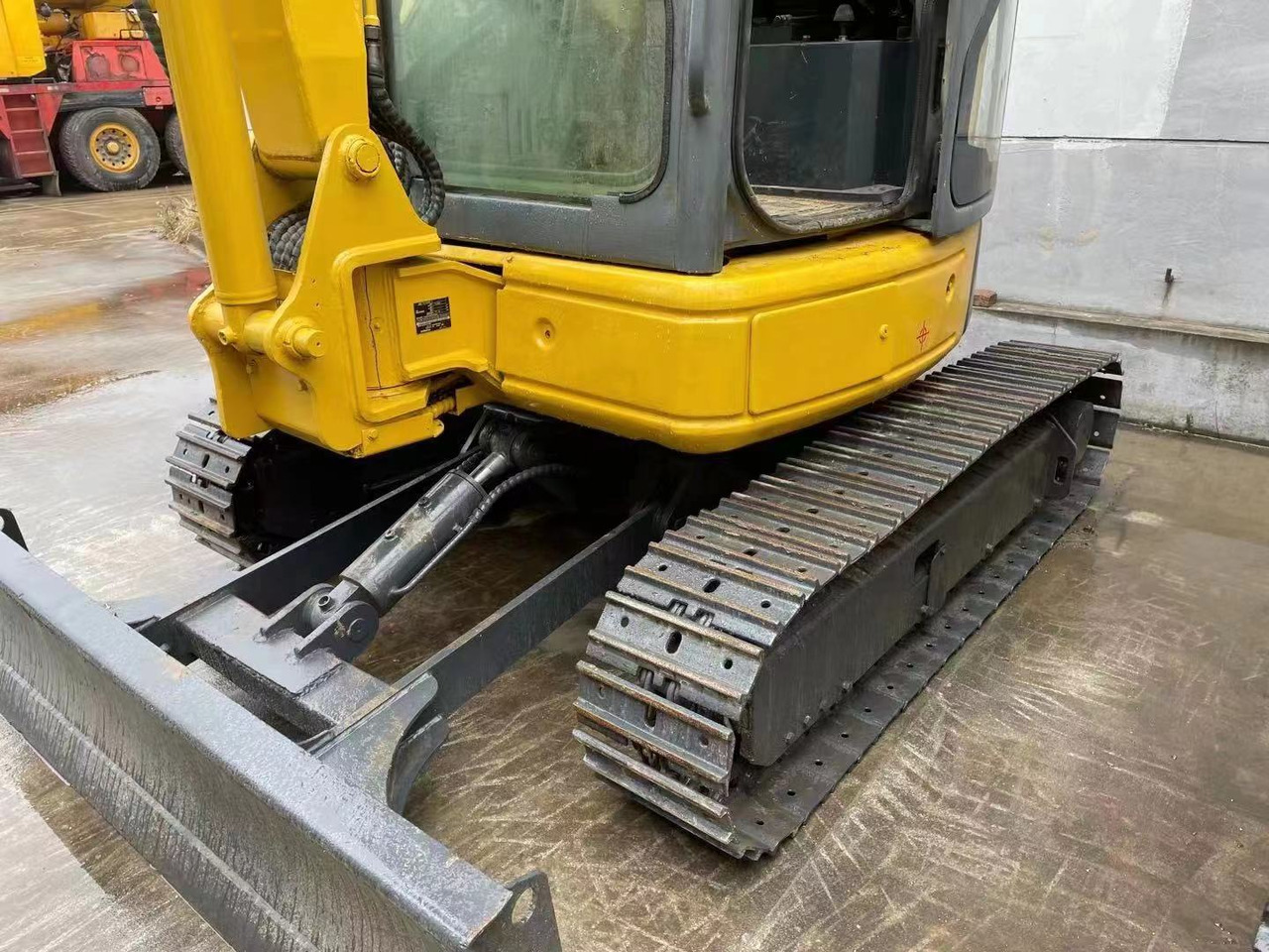 Komatsu PC35MR-3 Excavator - Máy xúc bánh xích: hình 4 Komatsu PC35MR-3 Excavator - Máy xúc bánh xích: hình 4