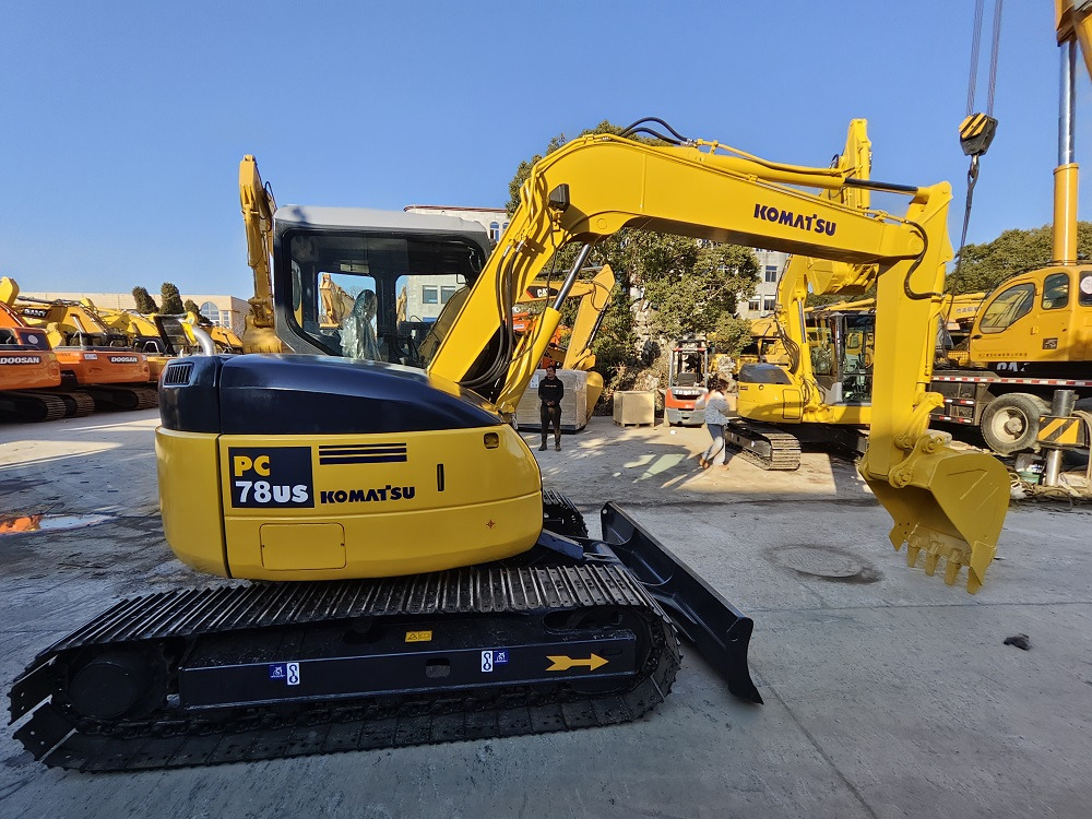 Komatsu pc78 Excavator - Máy xúc bánh xích: hình 1 Komatsu pc78 Excavator - Máy xúc bánh xích: hình 1
