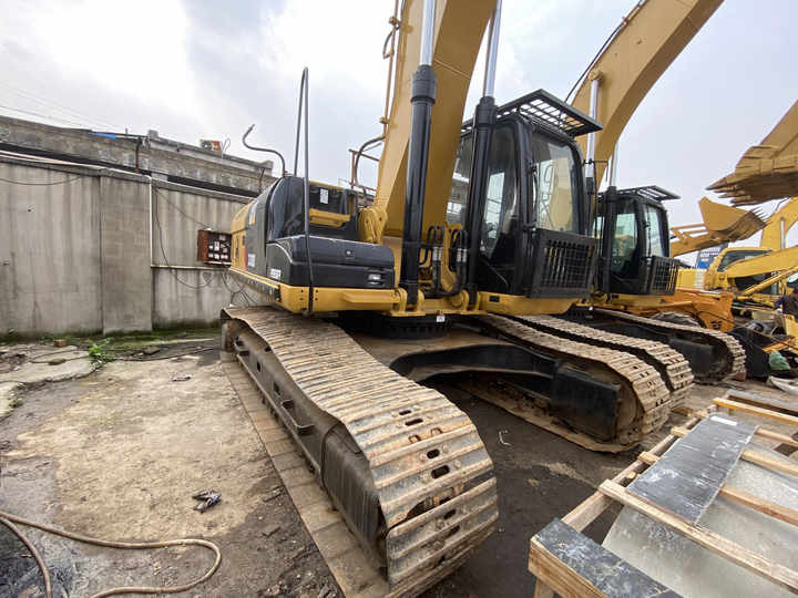 New Arrive Used CAT 330D Excavator Good Working Condition Used Excavator CAT 330D in stock - Máy xúc bánh xích: hình 3 New Arrive Used CAT 330D Excavator Good Working Condition Used Excavator CAT 330D in stock - Máy xúc bánh xích: hình 3