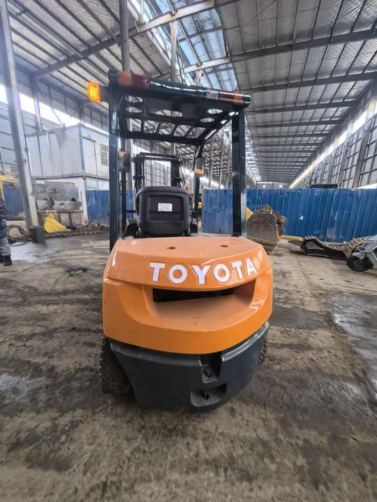 Second hand toyota fd30 very good working condition and performance used forklift for sale used - Xe nâng diesel: hình 4 Second hand toyota fd30 very good working condition and performance used forklift for sale used - Xe nâng diesel: hình 4