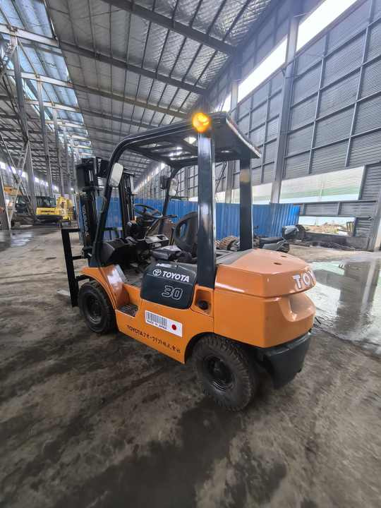 Second hand toyota fd30 very good working condition and performance used forklift for sale used - Xe nâng diesel: hình 5 Second hand toyota fd30 very good working condition and performance used forklift for sale used - Xe nâng diesel: hình 5