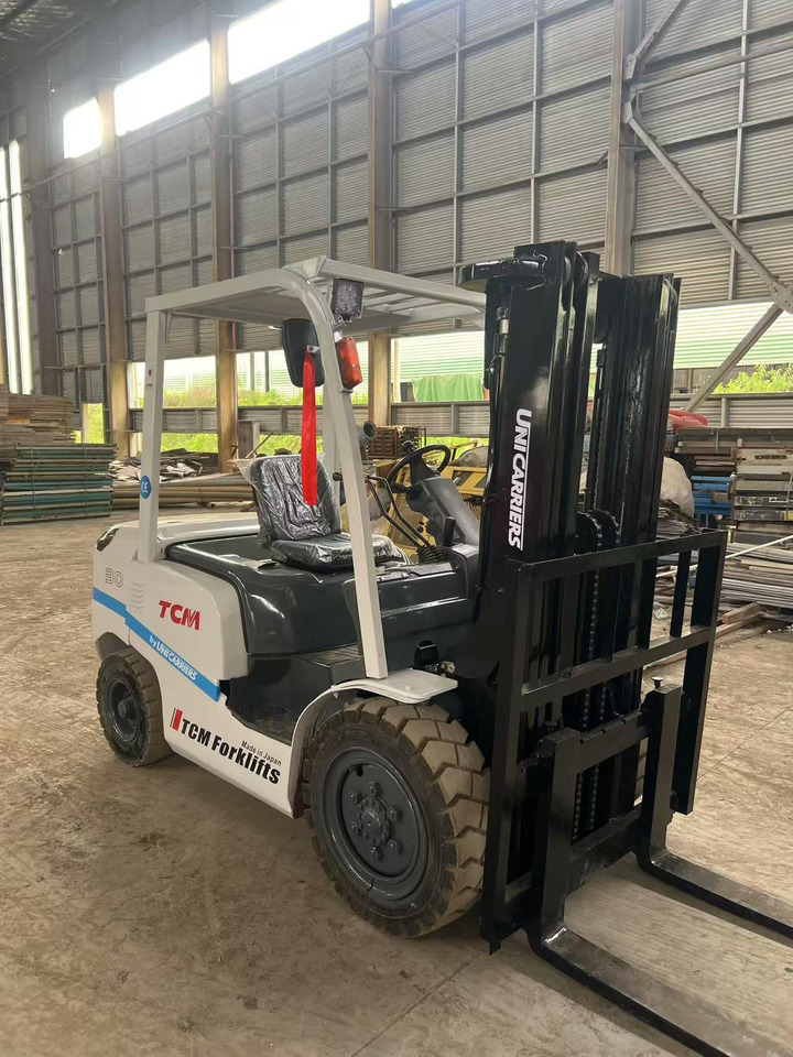 TCM FD30 Forklift - Xe nâng diesel: hình 3 TCM FD30 Forklift - Xe nâng diesel: hình 3