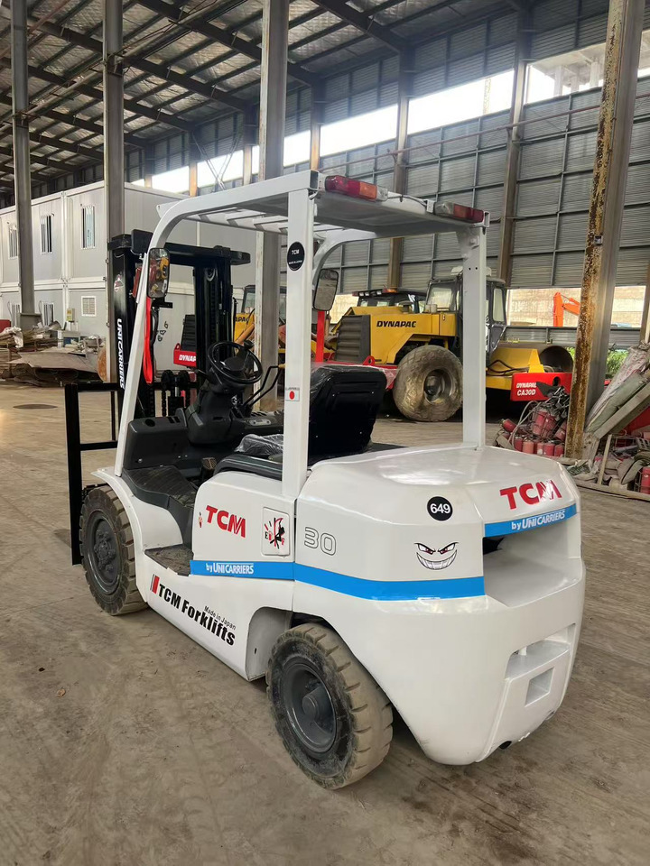 TCM FD30 Forklift - Xe nâng diesel: hình 3 TCM FD30 Forklift - Xe nâng diesel: hình 3