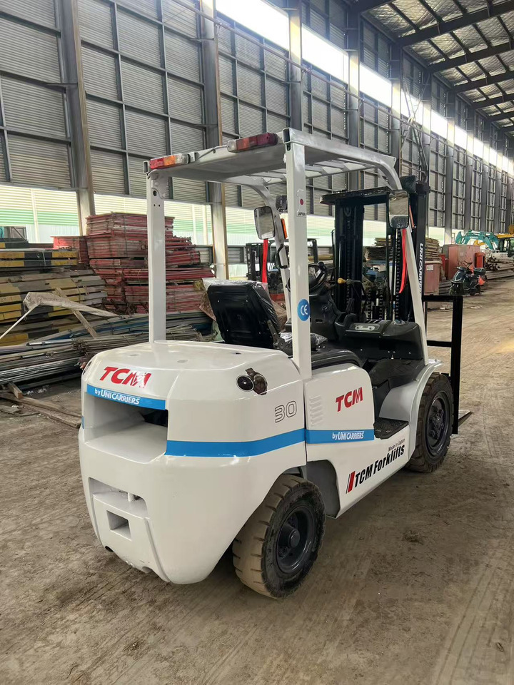 TCM FD30 Forklift - Xe nâng diesel: hình 5 TCM FD30 Forklift - Xe nâng diesel: hình 5