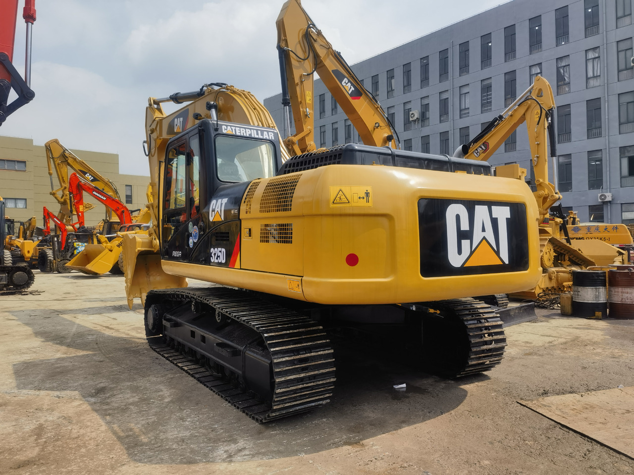 Excavators cat325d - Máy xúc bánh xích: hình 3 Excavators cat325d - Máy xúc bánh xích: hình 3