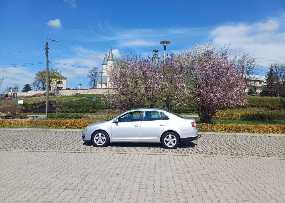 Volkswagen Jetta - Sedan: hình 5 Volkswagen Jetta - Sedan: hình 5