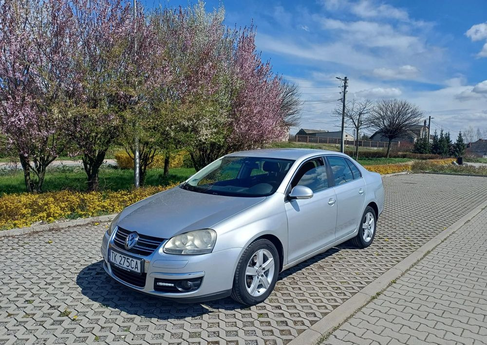Volkswagen Jetta - Sedan: hình 1 Volkswagen Jetta - Sedan: hình 1