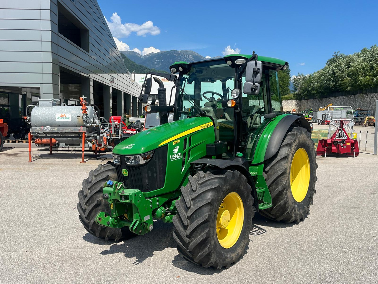JOHN DEERE 5115R - Máy cày: hình 2 JOHN DEERE 5115R - Máy cày: hình 2