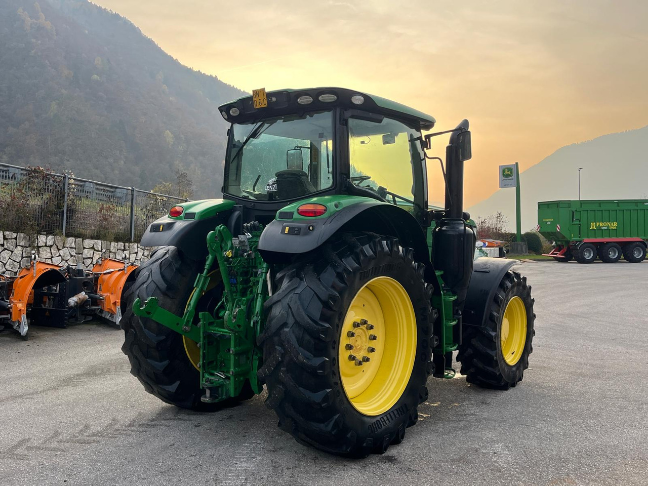 Máy cày John Deere 6175R: hình 6 Máy cày John Deere 6175R: hình 6