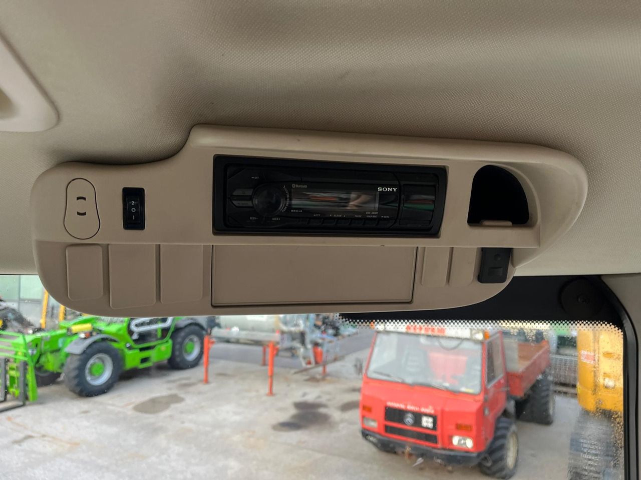 Máy cày John Deere 6175R: hình 12 Máy cày John Deere 6175R: hình 12