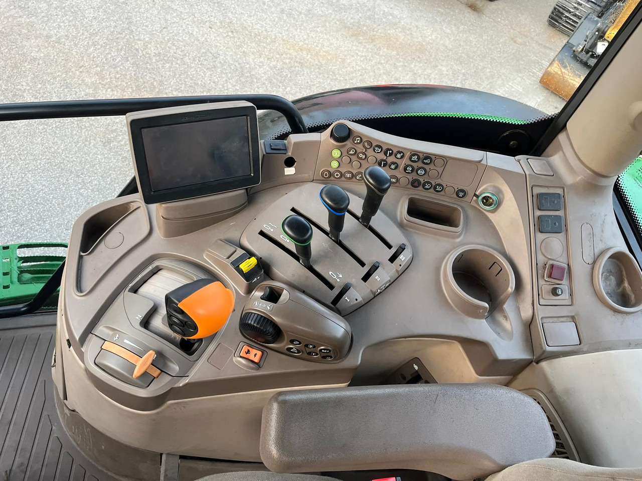 Máy cày John Deere 6175R: hình 11 Máy cày John Deere 6175R: hình 11