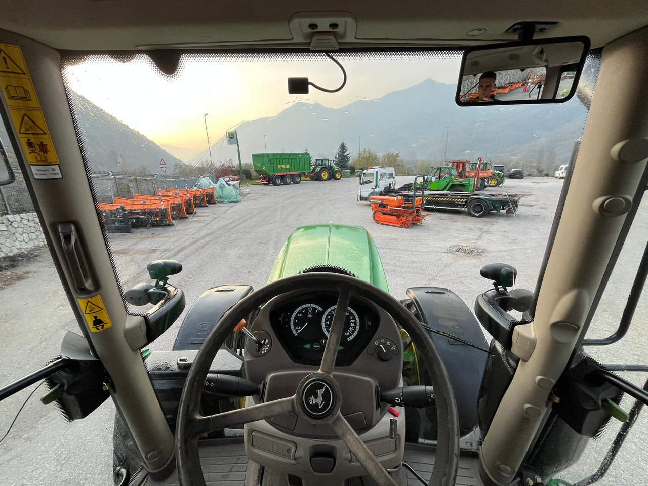 Máy cày John Deere 6175R: hình 13 Máy cày John Deere 6175R: hình 13